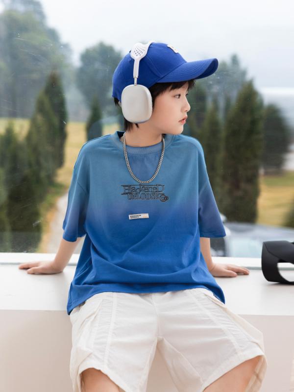 子供服 男の子 セットアップ 半袖 Tシャツ ハーフパンツ 上下セット かわいい パンダ グラデーション ウォッシュ加工 カジュアル おしゃれ 夏服 通学 お出かけ トップス ボトムス・性別: 男・スタイル: 韓国風・セットタイプ: パンツセット・セット内容: 2点セット・対象年齢: 中大童・袖丈: 五分袖・フード: なし・パンツ丈: 五分丈・素材加工: 柔軟加工・厚さ: 薄手・柄: 文字・生地: 綿・主素材: 綿90%・安全基準: B類・着脱方法: プルオーバー・カラー展開: ブルーグラデーション・サイズ展開: 120cm, 130cm, 140cm, 150cm, 160cm, 170cm・カテゴリ: 子供用セットアップ