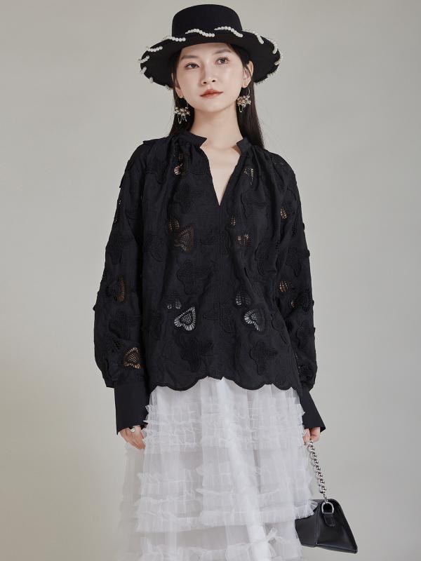 シャツ レディース 長袖 ブラウス フレンチスタイル 高級感 重厚感 刺繍 蝶々柄 ゆったり 抜け感 透け感 通気性 カジュアル 春夏 トップス・カテゴリ: シャツ・素材: 綿、ポリエステル・柄: 蝴蝶・袖丈: 長袖・加工: 刺繡・フィット感: ルーズフィット・着丈: 中長丈・ネックライン: Vネック・袖の形状: ラグラン袖・カラー展開: ブラック・サイズ展開: 均一サイズ・スタイル: ストリートカジュアル・主な素材配合: 綿80%-90%、ポリエステル30%以下