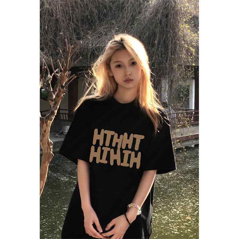 Tシャツ レディース 半袖 ビッグシルエット オーバーサイズ アメリカン カジュアル ゆったり リラックス ラフ ストリート クルーネック カットソー 春夏 トップス 無地 体型カバー 着回し 普段着 おしゃれ トップス["・素材: 牛乳糸", "・主素材成分: ポリエステル95%以上", "・柄: アニメ・キャラクター", "・スタイル: 日韓カジュアル", "・袖丈: 半袖", "・加工: プリント", "・シルエット: ルーズフィット", "・着丈: ミディアム丈（約65-80cm）", "・ネックライン: クルーネック", "・袖タイプ: 通常袖", "・トレンド: 配色", "・カラー展開: ブラック、ホワイト", "・サイズ展開: M, L, XL, XXL, XXXL", "・用途: 日常", "・柔らかさ: 適度", "・カテゴリ: Tシャツ", "・対象: ユニセックス"]