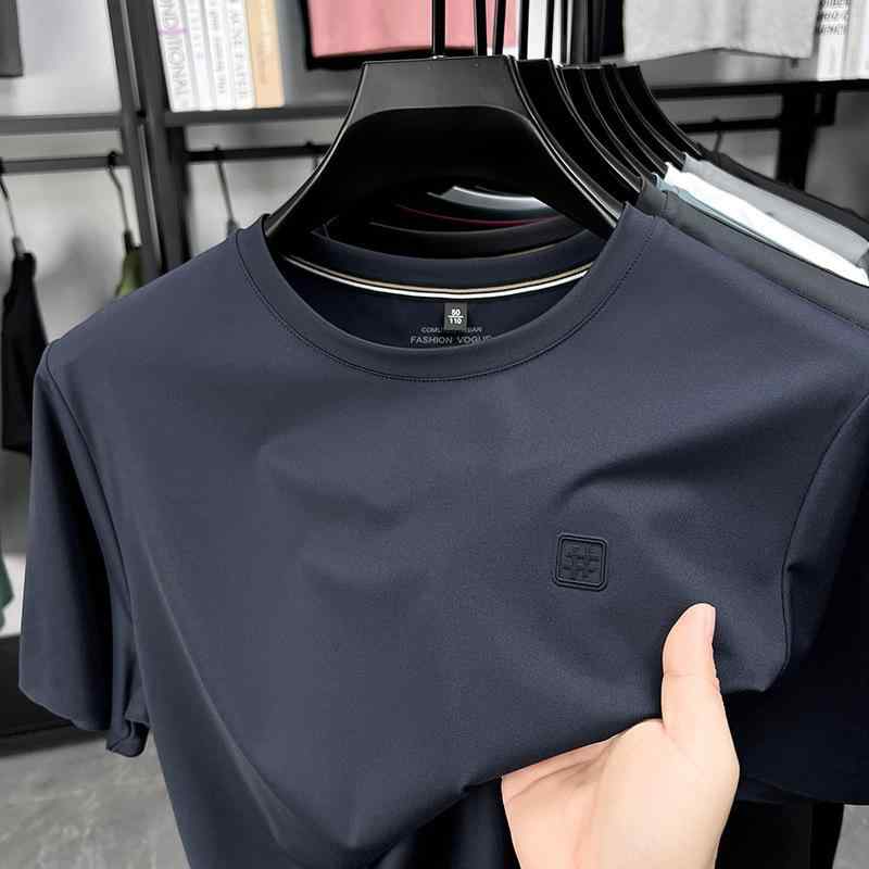 Tシャツ メンズ 半袖 丸首 クルーネック シルク混紡 絹 青年 カジュアル 薄手 通気性 速乾 トップス 男性用 普段使い オールシーズン・カテゴリ: Tシャツ・スタイル: ファッション都市・素材: ナイロン混紡（ナイロン72%、再生繊維19.9%、キュプラ5%、シルク3.1%）・パターン: 無地・シルエット: ストレート・スタイル: プルオーバー・襟型: 折り襟・袖丈: 半袖・フード: なし・厚さ: 薄手・適用シーン: カジュアル・カラー展開: ホワイト、ブラック、ライトブルー、ライトグレーグリーン、ワインレッド、ブルーグレー、豆緑、ネイビー・サイズ展開: M(50-60kg)、L(60-67.5kg)、XL(67.5-75kg)、2XL(75-82.5kg)、3XL(82.5-90kg)、4XL(90-100kg)・袖型: レギュラー・重量: 約220g・対象年齢: 大人・性別: メンズ
