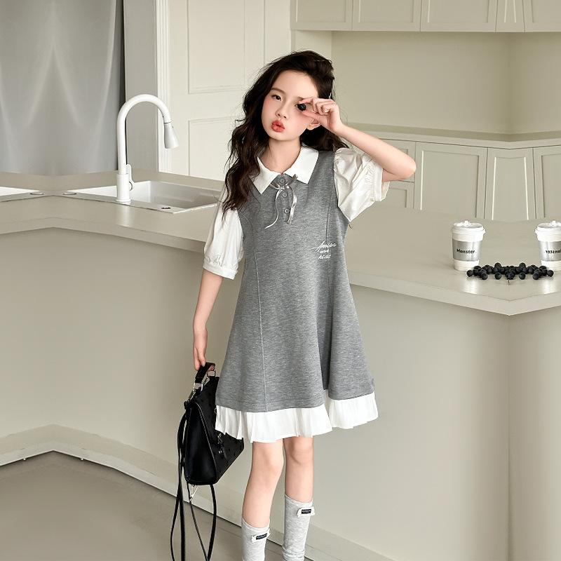 ワンピース キッズ 女の子 夏服 学院風 切り替え 韓国風 スイート プリンセスドレスtype: ・カテゴリ: ワンピース・スタイル: スクール風・素材: 綿・混率: 綿70%〜80%未満・安全基準: B類・性別: 女児・対象年齢: 中大童(8歳以上、140cm以上)・加工: ソフト加工・袖丈: 半袖・スカートシルエット: Aライン・裏地素材: 綿・裏地混率: 70%・要素: かわいい・カラー: グレー・サイズ展開: 120cm,130cm,140cm,150cm,160cm,170cm