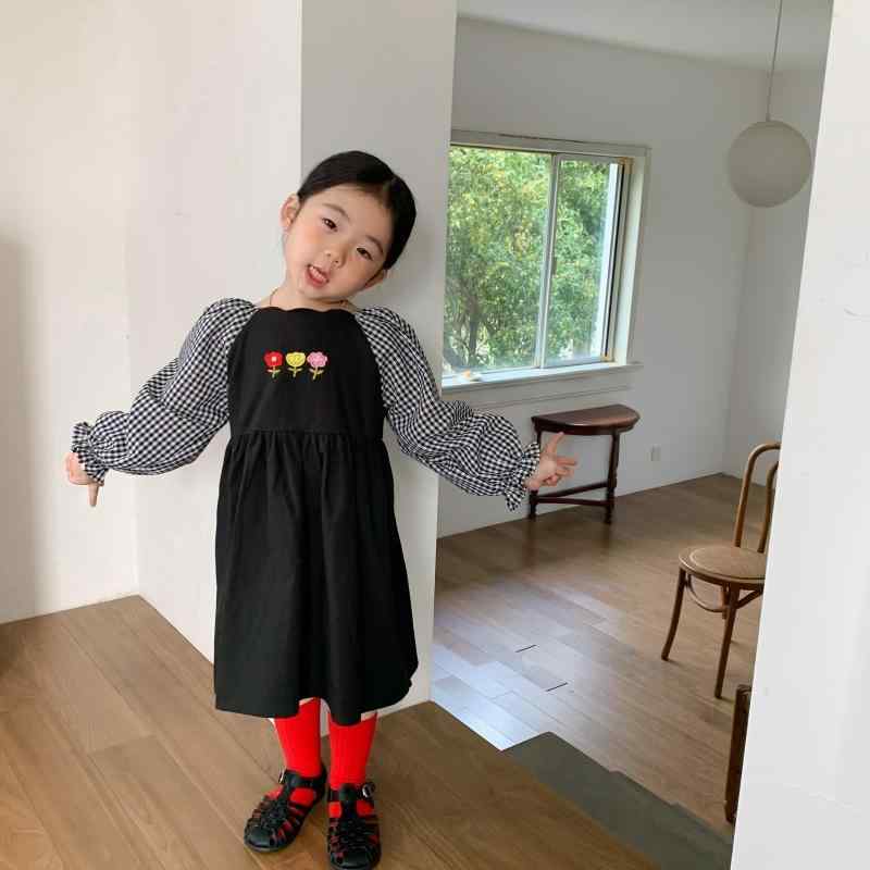 ワンピース キッズ 女の子 長袖 チェック柄 刺繍 切り替え ロング丈 春秋・スタイル: 韓国風・素材: 綿95%・カテゴリ: ワンピース・安全基準: A類・性別: 女児・対象年齢: 3～8歳・対象身長: 90cm、100cm、110cm、120cm、130cm・柄: チェック・生地加工: 柔軟加工・スタイル: 長袖・スカートシルエット: 切り替え・カラー展開: ブラック・製品種別: 子供用ワンピース