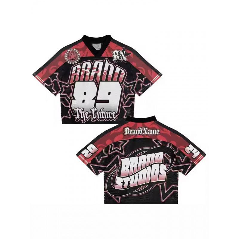 3 D プリント Tシャツ ジャージ tk オールドボールジャージ 昇華 ポリエステル メッシュ 半袖 ジャージレトロ 文字 ロゴスタイル: アメリカンレトロ,プルオーバー商品番号: SVLZX主な生地構成: ポリエステル繊維（ポリエステル）パターン: カスタマイズ可能バージョン: ルーズタイプカテゴリー: 注文する群衆に適しています: ティーンエイジャー淘宝網のカテゴリー: ユースファッション（18～24歳）襟のタイプ: ノーカラーネックラインの形状: Vネック袖丈: 半袖フードをかぶるかどうか: フードなし厚さ: 薄いブランド: その他季節に合わせて: Summer誤差範囲: 1-3CM最速の発送時間: 1～3日発売年・発売時期: 2025年春生地名: 化学繊維ブレンド主な生地成分の含有量: 96%以上該当するシナリオ: スポーツスタイル詳細: 印刷印刷テーマ: 手紙職人技: デジタル印刷色: SVLZX-280,SVLZX-281,SVLZX-282,SVLZX-283,SVLZX-284,SVLZX-285サイズ: S,M,L,XL,2XL,3XL主な下流プラットフォーム: ,アリエクスプレス,独立したステーション,LAZADA,その他主なエリア: 南アメリカ,東南アジア,North America,中東,その他ライセンス取得可能なプライベートブランドがある: いいえカテゴリー: スポーツベストスリーブタイプ: 通常の品質検査報告書番号: /グラム重量: 180g未満マテリアル機能: 速乾性,通気性ある,吸湿発散性,高い色堅牢度,清涼感対象年齢層: 大人対象性別: 男性製品カテゴリー: Tシャツ