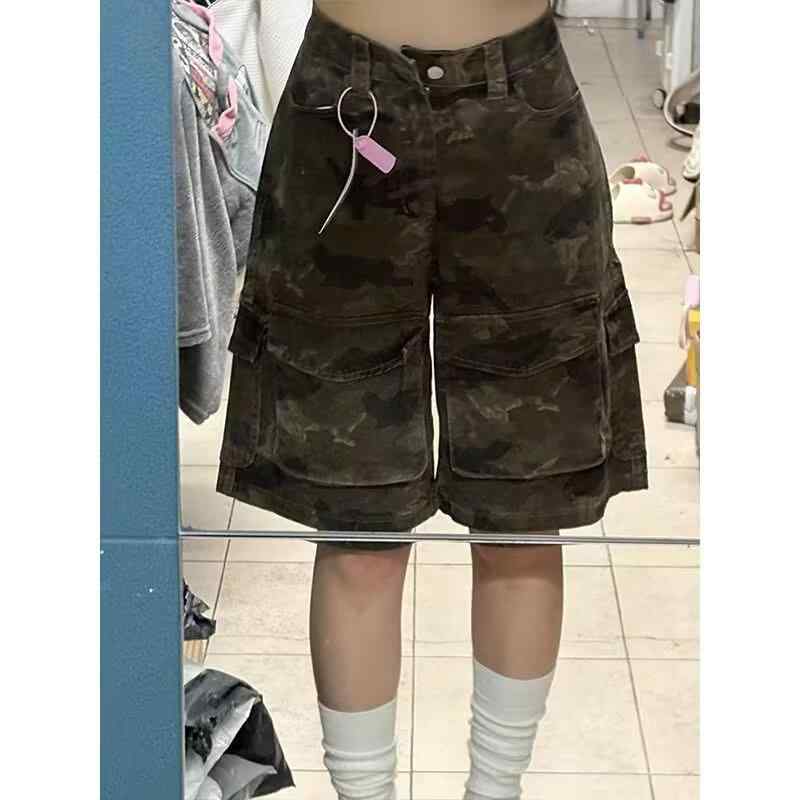 ショートパンツ レディース カジュアル デニム ワイドパンツ アメリカン レトロ 迷彩柄 マルチポケット カーゴパンツ ワークパンツ 五分丈 ゆるめ・カテゴリ: デニムパンツ・素材: 綿95%以上・スタイル: 直筒パンツ・パンツ丈: 五分丈・ウエスト: 中腰・厚さ: 薄手・カラー展開: 画像色・サイズ展開: S,M,L,XL,2XL,3XL・伸縮性: 微弾・シルエット: ワイドフレア