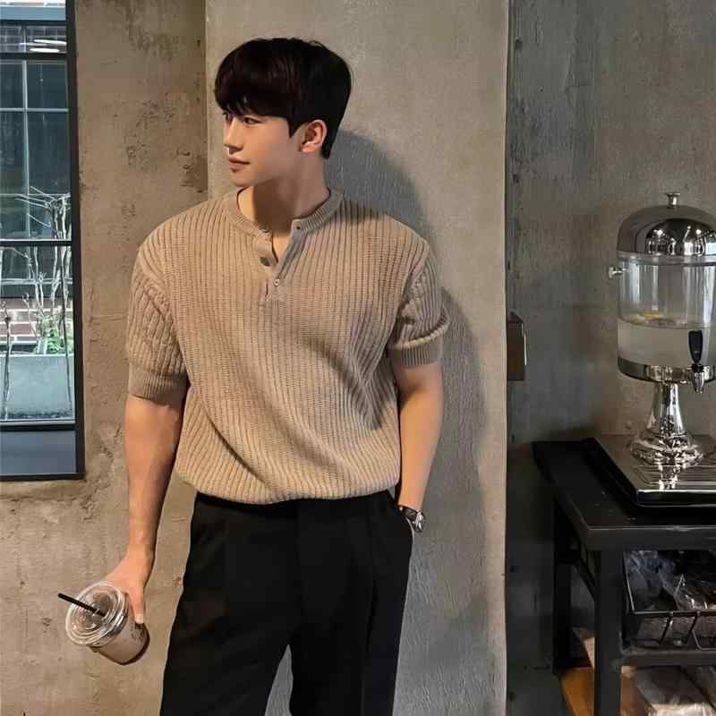 Tシャツ メンズ ヘンリーネック 半袖 ニット リブ編み 縦縞 ストライプ柄 オールシーズン 韓国風 カジュアル ゆったり 薄手 トップス 伸縮性 涼感 通気性 柔らかい 無地 デザイン性 韓流 夏服 普段着 通勤通学 サマーニット クールビズ シンプル
