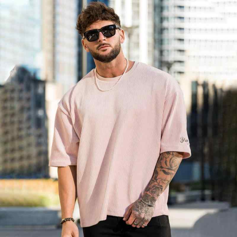 メンズ ラウンドネック コットン Tシャツ 透気 舒适 夏季 灯芯绒 宽松・主な素材成分: ポリエステル（ポリエステル）・図案: 英字・版型: 直筒型・適合人群: 若者・淘貨类别: ファッショントレンド（24-35歳）・款式: プルオーバー・領型: ノーカラー・領口形状: ラウンドネック・袖長: 半袖・是否連帽: ノンフード・厚薄: 普通・適合季節: 夏・误差范围: 1-3cm・是否库存: ・库存类型: 一括・面料名称: コーデュロイ・主面料成分の含量: 95%・適用場面: スポーツ・款式细节: プリント・印花主题: ブランドロゴ・色: ホワイト、ピンク、グレー、ダークネイビー、ブラック、ベージュ・サイズ: M、L、XL、XXL・クレスト: 180g-250g・材質機能: 色堅牢性が高い・適用年齢: 成人・適用性別: 男性・领标: ノーカラー・吊牌: なし・カテゴリー: Tシャツタンク・袖型: レギュラー・適用性別: 男性・適用年龄段: 成人・产品类别: Tシャツ・类型: その他ブランド・面料名称: コーデュロイ・主面料成分の含量: 95%・适用场景: スポーツ・款式细节: プリント・印花主题: ブランドロゴ・工艺: なし・颜色: ホワイト、ピンク、グレー、ダークネイビー、ブラック、ベージュ・尺码: M、L、XL、XXL・克重: 180g-250g・材质功能: 色堅牢度が高い・领标: ノーカラー・吊牌: なし