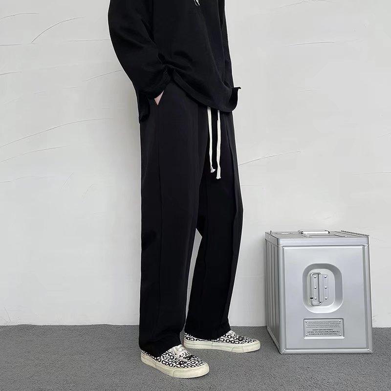 西裤 ストレート ゆったり ドレープ メンズ オールシーズン・カテゴリ: 休閑裤・スタイル: 港风・款式: 基本款・裤型: 宽松型・裤长: 长裤・腰型: 中腰・是否有腰带: 有腰带・裤门襟: 系绳闭襟・图案: 纯色・误差范围: 1-3cm・是否库存: 是・库存类型: 整单・适合人群: 青少年・面料名称: 化纤类混纺・主面料成分: 聚酯纤维（涤纶）・主面料成分的含量: 000・适用场景: 休闲・裤脚口款式: 直筒・工艺: 免烫处理・款式细节: 辑明线・弹力: 无弹・面料: 聚酯纤维・カラー: 黒色・尺码: S,M,L,XL,2XL,3XL,4XL・有无质检报告: 否・适用性别: 男