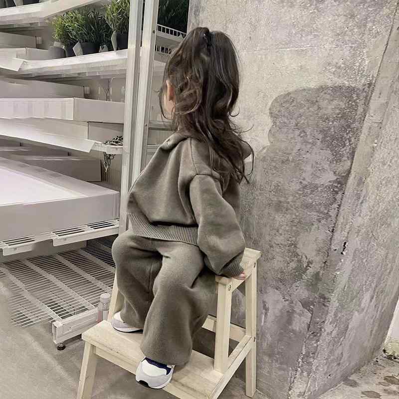 セットアップ 女の子 子供服 ニットスーツ 2点セット フード付き ニットジャケット 長袖 セーター ロングパンツ 上下セット カジュアル 部屋着 普段使い 通学 秋冬 防寒 厚手 暖かい 伸縮性 ストレッチ ベージュ