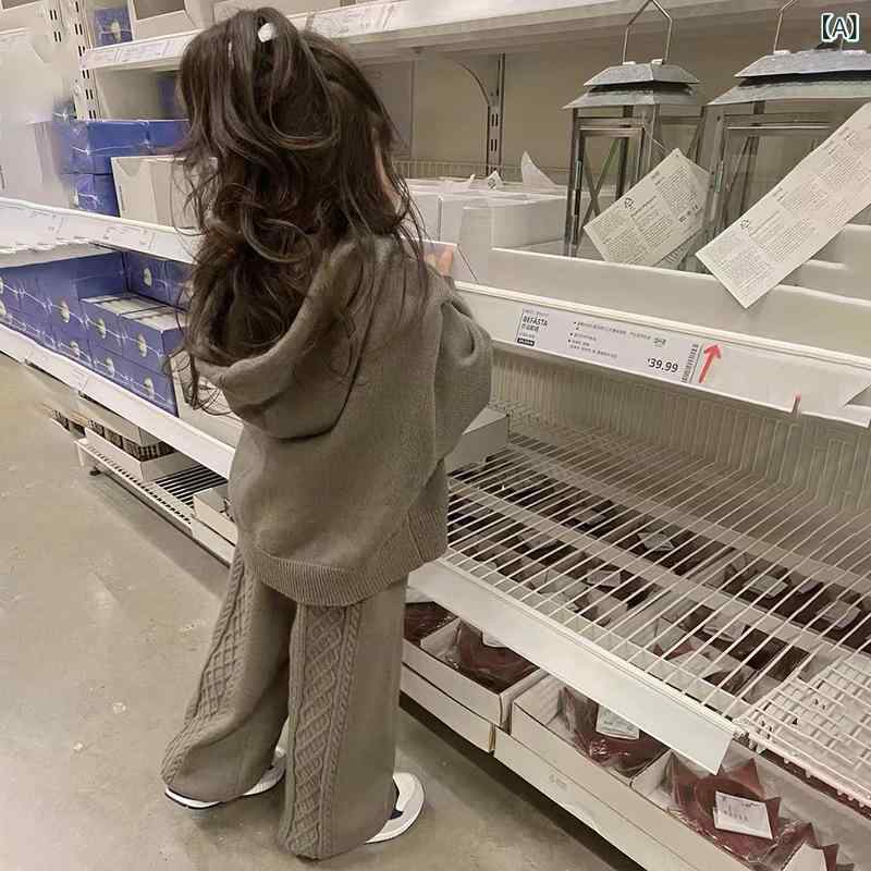 GRATIQUE MIEIのセットアップ 女の子 子供服 ニットスーツ 2点セット フード付き ニットジャケット 長袖 セーター ロングパンツ 上下セット カジュアル 部屋着 普段使い 通学 秋冬 防寒 厚手 暖かい 伸縮性 ストレッチ ベージュ｜アングル2