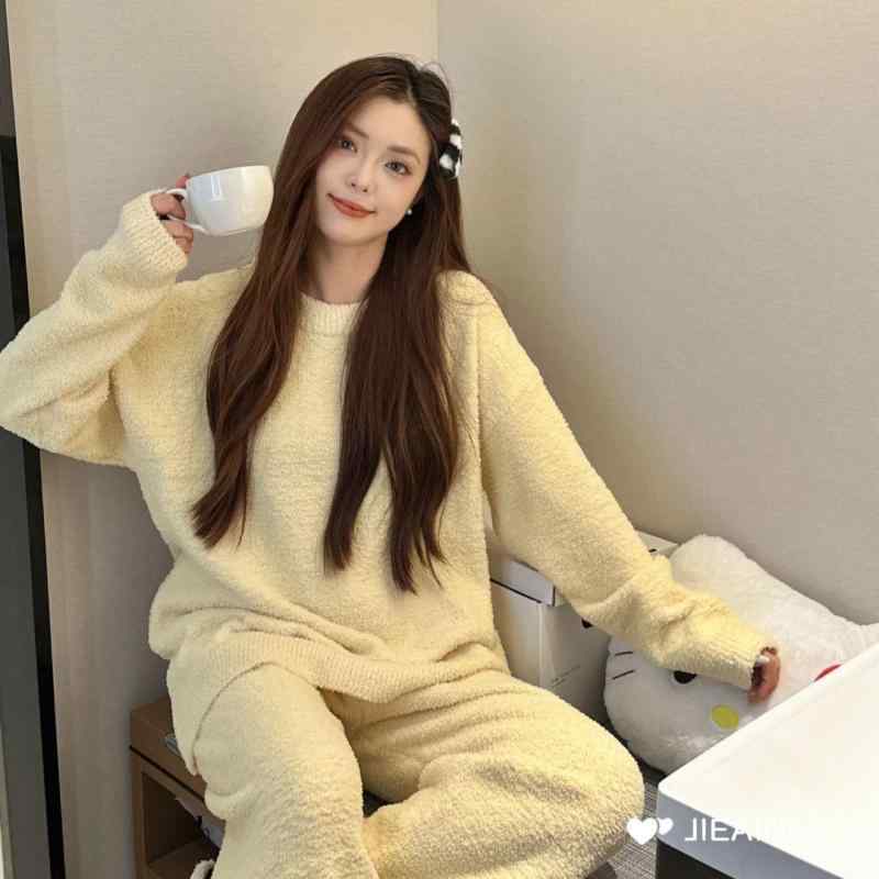 Ins 韓国 風 カジュアル 純 色 半端 毛 パジャマ 女性 冬 新作 厚手 保温 ニットパンツホームセット製品カテゴリー: スーツ生地名: ハーフベルベットスタイル: スーツ,高級感厚さ: 厚くなった生地の厚さ(重さ): 厚さ (201-250g/平方メートル)首輪の種類: ラウンドネック袖丈: 長袖パンツ長さ: パンツ機能: レジャー,通気性ある,睡眠,ホーム,快適な,屋外でも着用可能市場投入までの時間: 2024年冬適した季節: 冬対象者カテゴリー: 若い女性適用可能なシナリオ: 屋外,ホーム色: グースイエロー,ミルキーアプリコット色,ガーリーピンク,ライトブルー,ローズレッドサイズ: M は 50kg 以内,L は 50-60kg をお勧め,XL は 60-70kg をお勧め,XXL 推奨 70-77.5kgブランド: その他出身地: 広東省専用の源ですか?: はい