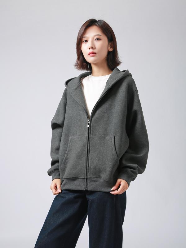 パーカー レディース ジップアップ ジャケット シンプル 無地 フード付き 羽織り アウター 秋冬 重ね着 体型カバー ゆったり カジュアル・カテゴリ: 衛衣・トレーナー・柄: 無地・スタイル: 中性風・フィット感: レギュラーフィット・袖丈: 長袖・袖型: レギュラー袖・ネックライン: クルーネック・厚さ: 厚手・流行要素: ポケット・加工: 高マンガン酸ウォッシュ加工・素材: アクリル・カラー展開: ブラック麻グレー、ライトサンドアプリコット、ダークキャメル・サイズ展開: M (45-55kg)、L (55-65kg)、XL (65-75kg)・性別: レディース