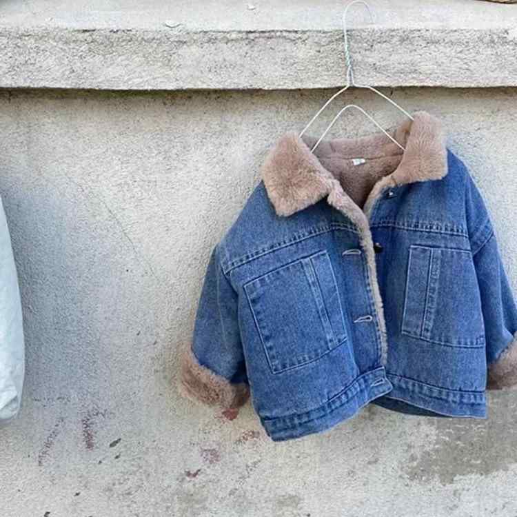 男女 子供の 冬 服の トップス 赤ちゃんの おしゃれの 子供の 個性の トレンド 韓国風 毛の カウボーイは 襟を ひっくり返して おしゃれ ジャケットを 厚く。適用性別: 中性/男女ともに産地: 河北ブランド: その他貨物番号: X3103108ソースカテゴリ: 年齢層に適しています: 中小童(3 ~ 8歳、100 ~ 140cm)襟タイプ: 折り襟季節にぴったり: 冬スタイル: 韓国風パターン: その他厚さが薄い: 厚くする発売年シーズン: 2023年冬生地クラフト: ソフト処理帽子付きですか: 帽子なし エレメント: スポーツ,かわいい,カーディガン,トレンド範袖の長さ: 長袖AQL抽出検査基準: 4.0実写写真: 実写モデルなしセキュリティレベル: クラスB毛頭/雑余糸頭はトリミングか: すべてきれいにトリミング生地名: コットン裏地の成分: コットン閉じたスタイル: 単列バックル裏地成分含有量: 80平車針距離12 ~ 14ピン/3cm: はいメイン生地成分: コットンデザイン: ベルトなしメイン生地成分含有量: 90カラー: 紺色,水色身長に合う: 90cm,100cm,110cm,120cm,130cm,140cm主な地域: アフリカ,ヨーロッパ,南米,東南アジア,北アメリカ,北东アジア,中東,ラテン系服の長さ: ショートタイプ: ,,,LINIO,,,独立駅,LAZADA,shopee認可可能な自社ブランドます: はい内胆タイプ: 毛内胆IPライセンスですか: カスタマーサービスに相談する製品カテゴリ: 子供コート/ジャケット/コート