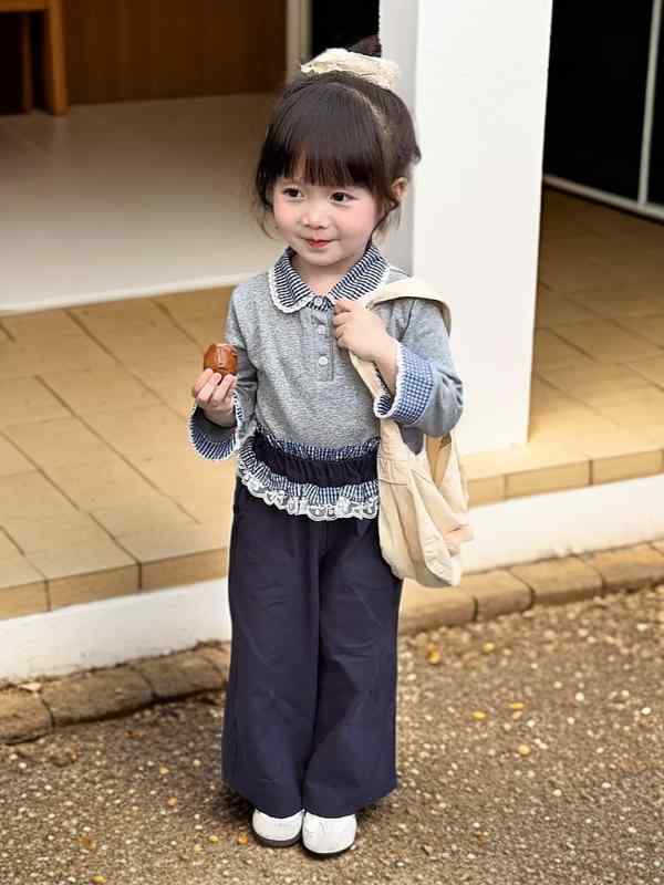 韓国 風 ガーリー スタイル 女の子 用 花柄 襟 ニットトップスと ワイド パンツ セットは、 ファッショナブルで 快適です。ブランド: ノーブランド商品番号: 42rPmBTpカテゴリー: 注文する対象性別: 女性スタイル: 韓国語バージョンセットタイプ: パンツスーツセットのピース数: 2点セットギフトボックスの内容: 衣類出身地: 河南省年齢層に適しています: 中高年のお子様（8歳以上、140cm以上）季節に適した: 夏 (Natsu),Spring袖丈: 長袖フード付きですか？: フードなしパンツ長さ: パンツ生地の加工技術: ソフト処理厚さ: 薄い部分パターン: その他写真撮影: モデル着用写真あり: はい発売年と季節: 2025年春YUANJIAO: レースAQL抜き取り検査基準: 1.0平旋盤針ピッチ 12～14針/3cm: いいえ毛羽立ち/糸くずの処理はされていますか？: すべてきれいにトリミング生地名: ビスコースファイバー主な生地構成: 再生セルロース繊維主な生地成分の含有量: その他/その他セキュリティレベル: その他閉じたスタイル: プルオーバー色: スーツ身長に適した: 80cm,90cm,100cm,110cm,120cm,130cm,140cm,150cm,大人のコードに特化した商品のIP認証の有無: いいえリードマーク: ノーカラーラベル製品カテゴリー: 子供用スーツタイプ: ソースファクトリータグ: タグ付き