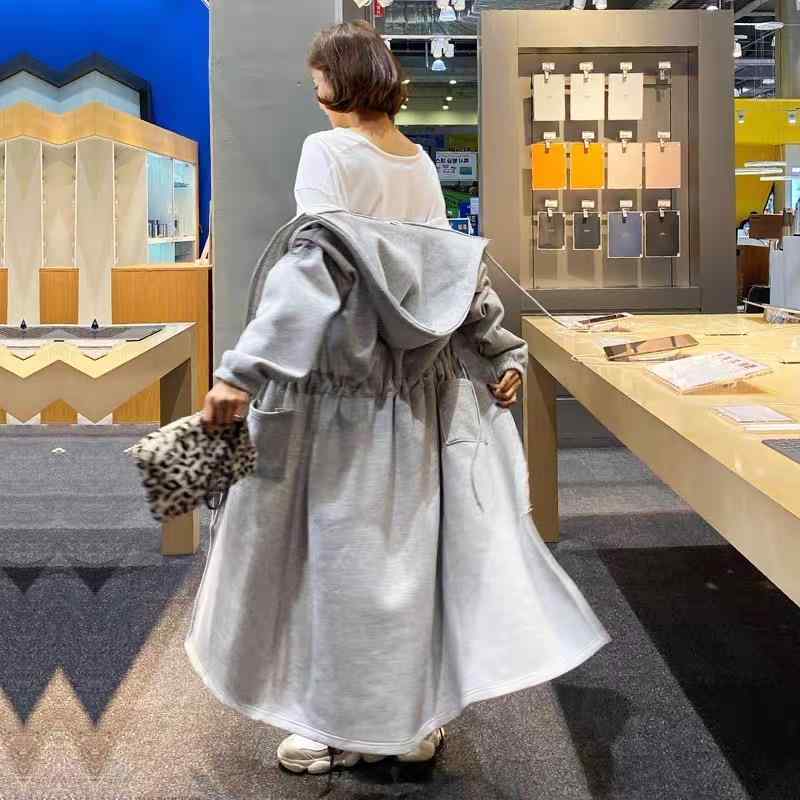パーカー レディース アウター フード付き ジップアップ 無地 チュニック丈 裏起毛 厚手 ゆったり カジュアル 重ね着風 お出かけ 普段着 秋 冬・カテゴリ: パーカー・スウェット・柄: 無地・スタイル: カーディガン・シルエット: ルーズ・セット内容: 単品・着丈: 約80-100cm・袖丈: 長袖・袖型: スタンダードスリーブ・ネックライン: フード付き・厚さ: 普通・装飾: ジッパー・加工: ドローストリング・素材: ポリエステル・カラー展開: グレー・サイズ展開: M,L,XL,2XL,3XL・テイスト: カジュアル・メイン素材成分: ポリエステル80-90%・性別: レディース