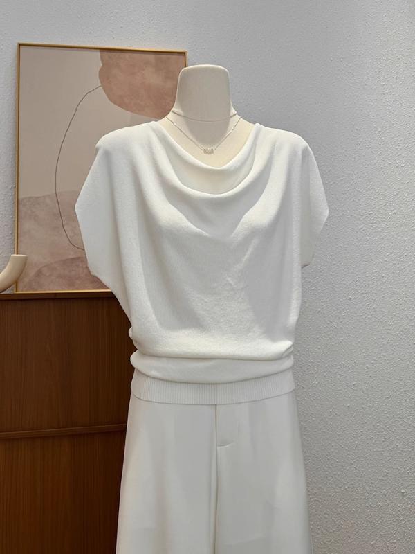 トップス レディース フレンチスタイル 接触 ドレープネック 半袖 ニット 春夏 デザイン性 高級感 上品 大人っぽい カジュアル デイリー 通勤用 部屋着・生地名: ニット生地・主素材: レーヨン・柄: 無地・厚さ: 薄手・組み合わせ: 単品・スタイル: プルオーバー・シルエット: ルーズ・袖のタイプ: レギュラー・ネックライン: ボートネック・袖丈: 三分袖・トレンド要素: リブ・着丈: 普通（50cm〜65cm）・加工: 高温セット加工・カラー展開: ホワイト、ライトグレー、ブラック、ダークブルー・サイズ展開: フリーサイズ・スタイルタイプ: 日本・韓国風カジュアル・着用方法: プルオーバー・主素材混用率: 30%〜50%未満・カテゴリ: セーター・スタイル: シンプル・スタイル: コンフォートカジュアル・ネックラベル: なし