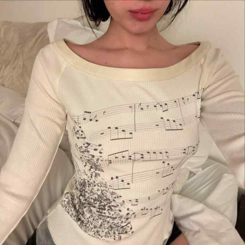 トップス レディース クルーネック Tシャツ 長袖 欧米風 ヴィンテージ風 切り替え 音符柄 スリム フィット 肩出し 可愛い おしゃれ カジュアル オールシーズン・カテゴリ: Tシャツ・素材: ポリエステル・柄: 音譜プリント・スタイル: オフショルダー・袖丈: 長袖・加工: プリント・シルエット: スリムフィット・着丈: 約50-65cm・ネックライン: クルーネック・流行の要素: プリント・カラー展開: 長袖タイプ、半袖タイプ・サイズ展開: S,M,L・テイスト: レトロ、カジュアル