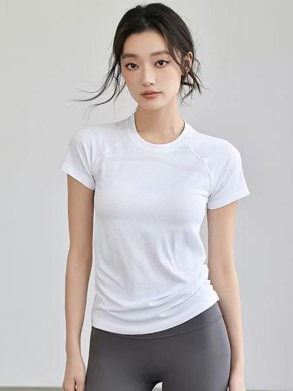 Tシャツ レディース 半袖 トップス カットソー 吸湿速乾 伸縮性 ストレッチ 運動 筋トレ フィットネス ジム ランニング ジョギング スポーツ トレーニング ヨガウェア クルーネック 細見え スリム 通気性 薄手 春夏 サマー・カラー展開: ブラック、ライトイエロー、ライトパープル、ライトグリーン、ホワイト、ピンク、ココナッツラテ、スカイブルー・機能: 通気性、吸湿速乾、軽量・主な素材: ナイロン・サイズ展開: S、M、L、XL・袖丈: 半袖・シルエット: スリムフィット・着丈: レギュラー・対象: 女性