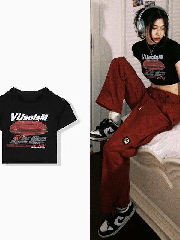 Tシャツ レディース 半袖 プリント 肩幅調整 ショート丈 へそ出し トップス スリム フィット 細見え スパイシー かわいい カジュアル 春夏・カテゴリ: Tシャツ・主な素材: ポリエステル90%-95%・柄: 字母/数字/文字・袖丈: 半袖・シルエット: 修身型・着丈: 超短款(≤40CM)・ネックライン: クルーネック・カラー展開: ブラック・サイズ展開: S,M,L,XL,XXL・スタイル: ストリートカジュアル