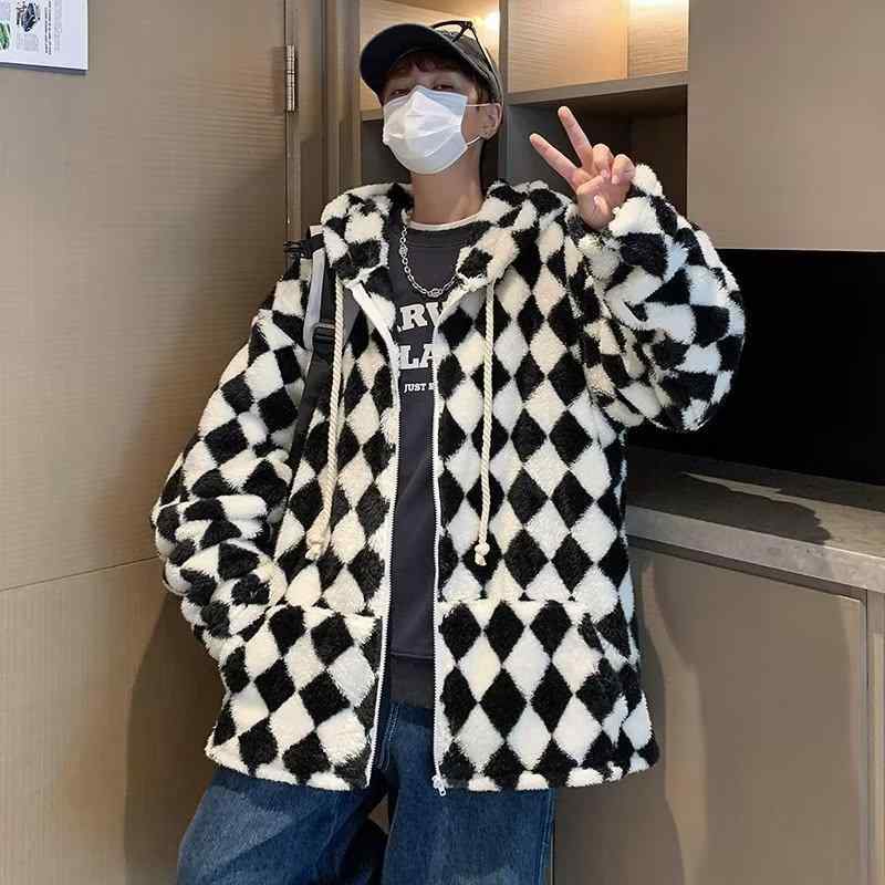 ・カテゴリ: 中綿ジャケット・スタイル: カジュアル・デザイン: カーディガン・シルエット: ルーズフィット・フード: なし・厚み: 普通・柄: チェック・対象: ティーン、メンズ・表地素材: ポリエステル 65%・裏地素材: ポリエステル 95%・着用シーン: 日常・機能: 防寒・加工: ノーアイロン加工・詳細仕様: バイカラー・ポケット: サイドポケット・裾デザイン: ストレートヘム・カラー展開: ブラウン、ブラック・サイズ展開: M、L、XL、XXL・着丈: 約50cm-65cm・ネックライン: レギュラーカラー