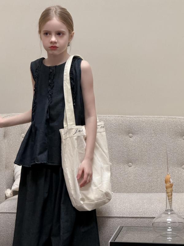 ・カテゴリ: 子供服セット・性別: 女の子・スタイル: 韓国風・セット内容: ベスト、ワイドパンツ（2点セット）・袖丈: ノースリーブ・パンツ丈: 長ズボン・生地加工: ソフト加工・生地の厚さ: 薄手・柄: 無地・主な素材: 綿85%・安全基準: B類・着用タイプ: プルオーバー・カラー展開: ネイビー・サイズ展開: 90cm、100cm、110cm、120cm、130cm、140cm、150cm