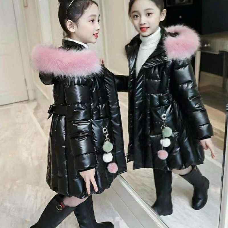 ・カテゴリ: 子供用綿入りコート・対象性別: 女児・スタイル: 韓国風・対象年齢: 中大童（8歳以上、身長140cm以上）・生地加工: 紫外線防止、柔軟加工・詰め物: ポリエステル100%・フード: フード付き・厚さ: 極厚・柄: 無地・主な素材: ポリエステル100%・主生地成分の含有量: 80%・裏地成分の含有量: 80%・安全基準: B類・合わせ口のデザイン: ファスナー開閉・襟型: ハイネック・カラー展開: レッド、ブラック、ピンク・展開サイズ: 110cm、120cm、130cm、140cm、150cm、160cm、170cm