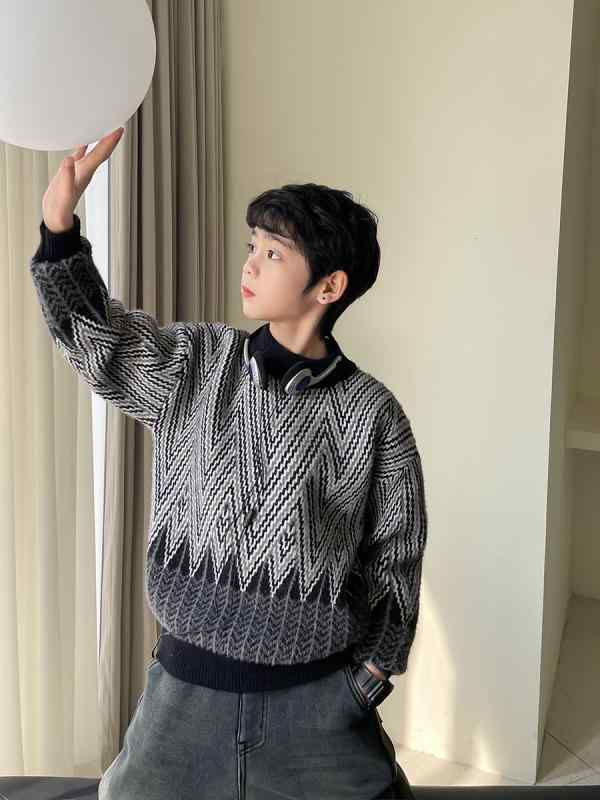 ・カテゴリ: 子供用セーター・対象性別: 男性・生地加工: 柔軟処理・スタイル: 韓国風・対象年齢: 中大童（8歳以上、140cm以上）・毛糸の太さ: 普通・厚さ: 普通・袖丈: 長袖・ネックライン: クルーネック・柄: ボーダー・デザイン要素: トレンド・主な素材: アクリル45.3%（綿混紡）・安全基準: B類・フード: フードなし・カラー展開: ブラック・サイズ展開: 110cm、120cm、130cm、140cm、150cm、160cm、170cm