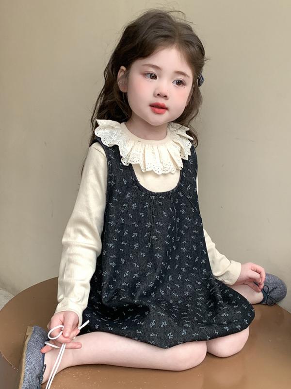 ・カテゴリ: 子供用セットアップ・対象性別: 女の子・スタイル: スウィート・セット内容: ジャケット、キャミソールワンピース、チャーム・セット点数: 2点セット・対象年齢: 中小童（3〜8歳、100〜140cm）・袖丈: 長袖・フード: フードなし・生地加工: 起毛加工、柔軟加工・厚さ: 普通・柄: 無地、花柄・デザイン要素: セット、サスペンダー、キュート、キャンディカラー・主な素材: 綿混紡・主成分の含有量: 綿80%・安全基準: B類・着脱方式: プルオーバー・カラー展開: 小花柄セットアップ・展開サイズ: 90cm、100cm、110cm、120cm、130cm、140cm