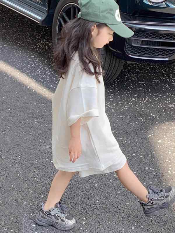・カテゴリ: 子供用セットアップ・対象性別: 女の子・スタイル: 韓国風・セット内容: 2点セット・袖丈: 半袖・パンツ丈: ショートパンツ・厚さ: 薄手・柄: 無地・デザイン要素: セットアップ、田園風、可愛い、プリンセス風、トレンド・素材: ポリエステル65%・安全基準: B類・着用タイプ: プルオーバー・カラー展開: アイボリー・サイズ展開: 110cm、120cm、130cm、140cm、150cm、160cm