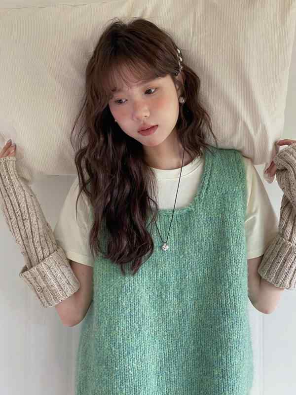 ・カテゴリ: ベスト、ビスチェ・スタイル: カジュアル、韓国風・着丈: 標準丈（約50cm～65cm）・ネックライン: スクエアネック・主な素材: ポリエステル・カラー展開: フラワーブルー、フラワーグリーン・サイズ展開: フリーサイズ（推奨体重40-70kg）・フィット感: 標準・対象性別: 女性