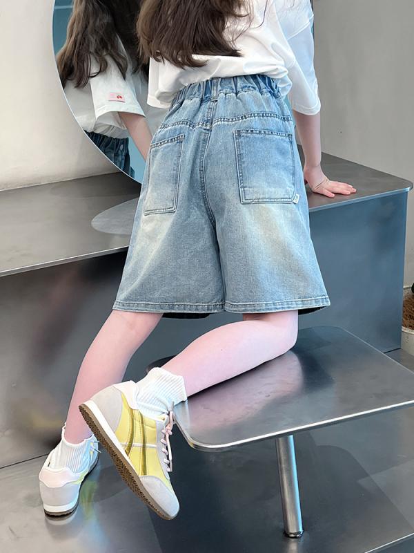 ・カテゴリ: キッズパンツ・スタイル: 韓国風・素材: コットン37.8%、ポリエステル29%、再生繊維30%（再生繊維素繊維含む）、その他4.2%（コットン混紡）・パンツ丈: 5分丈・ミディアム丈・対象性別: 女の子・対象年齢: 8歳以上、身長140cm以上のキッズ・ジュニア・デザイン: デニムパンツ・加工: ソフト加工・柄: 無地・ウエスト: ミドルライズ・カラー展開: デニムブルー・対応身長: 110cm、120cm、130cm、140cm、150cm、160cm、170cm