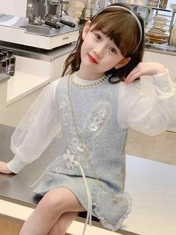 ・カテゴリ: ワンピース・セットアップ・対象: ガールズ・スタイル: スウィート・セット内容: トップス、スカート、バッグ・主な素材: 綿70%・袖丈: 長袖・フード: なし・生地加工: ソフト加工・厚さ: 普通・柄: キャラクター・カラー展開: ブルー・サイズ展開: 110cm、120cm、130cm、140cm、150cm、160cm