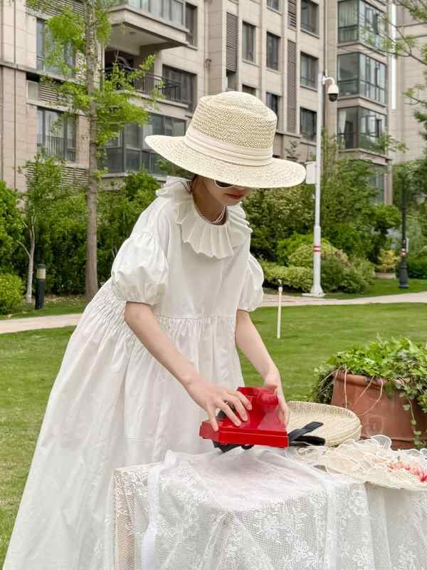 ・カテゴリ: ワンピース・スタイル: プリンセス・主な素材: 綿100%・安全基準: B類・性別: 女児・柄: 無地・加工: 柔軟加工・袖丈: 半袖・スカートのデザイン: Aライン・デザイン要素: ボヘミアン・カラー展開: アイボリー・サイズ展開: 120cm、130cm、140cm、150cm、160cm、165cm