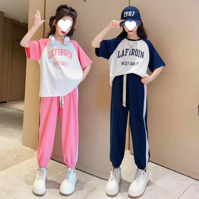 ・カテゴリ: 子供服セット・性別: 女性・スタイル: 韓国風・セット内容: トップス、パンツ（2点セット）・対象年齢: 8歳以上、身長140cm以上・袖丈: 半袖・パンツ丈: 長ズボン・生地加工: 柔軟処理・生地の厚さ: 薄手・柄: 英字・要素: スポーツ、セットアップ、トレンド・生地素材: 化学繊維混紡・主な素材: ポリエステル95%・安全基準: B類・留め具の種類: プルオーバー・カラー展開: ピンク、ネイビー・対象身長: 120cm、130cm、140cm、150cm、160cm、170cm