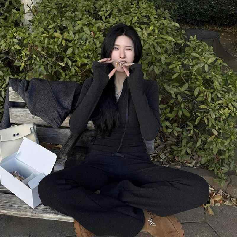 セットアップ レディース ニット パーカー フレアパンツ フード付き 長袖 細見え タイト 韓国風 レトロ カジュアル ルームウェア 部屋着 お出かけ デート 旅行 ブラック 秋 冬 20代 30代 40代