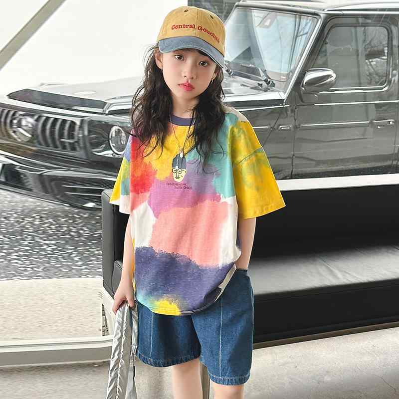 ・カテゴリ: キッズTシャツ・対象性別: ガールズ・スタイル: 韓国風・フード: なし・袖丈: 半袖・推奨年齢: 8歳以上、身長140cm以上・生地加工: 柔軟加工・柄: 英字、プリント・デザイン要素: スポーツ、セットアップ、カントリー風、可愛い、ブリティッシュスタイル、トレンド・主な素材: 綿70%・安全基準: B類・ネックライン: クルーネック・カラー展開: タイダイTシャツ、デニムハーフパンツ・サイズ展開: 120、130、140、150、160、170