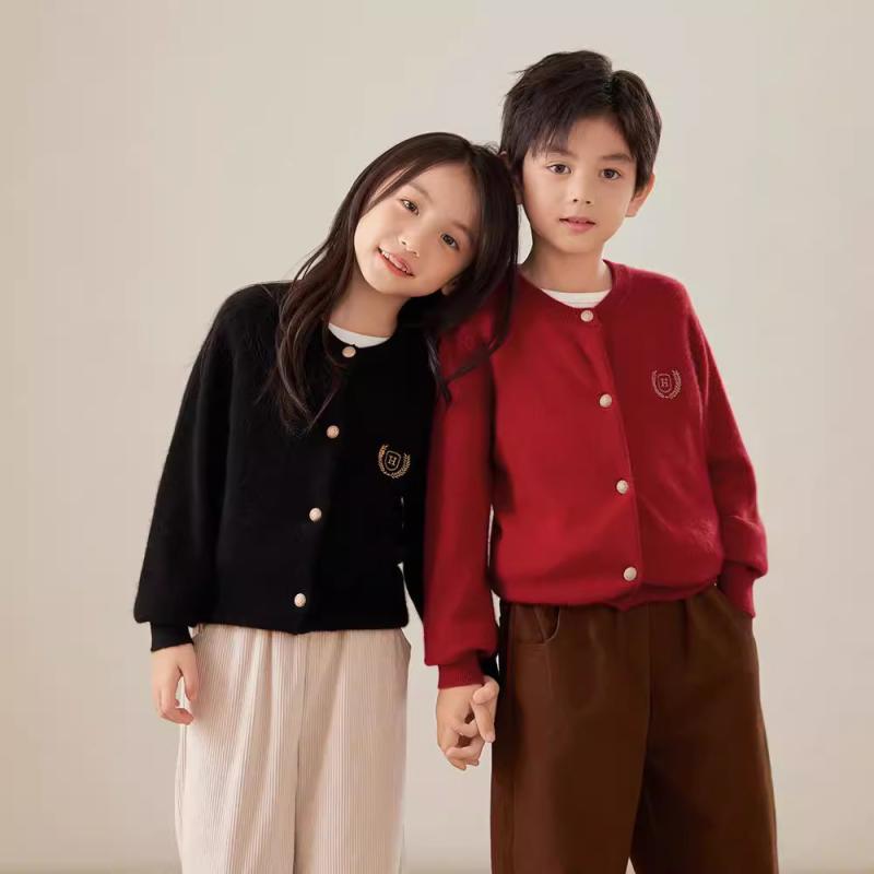 カーディガン ニット セーター キッズ ベビー 男の子 女の子 羽織り 長袖 羊毛 トップス ウール混 アウター 前開き ボタン 刺しゅう ワンポイント 防寒 暖かい おしゃれ 通園 通学 お出かけ 秋 冬 putera-10503101 GRATIQUE MIEI パッケージ画像