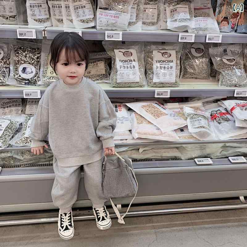 ・カテゴリ: 子供用セットアップ・対象性別: 男女兼用・スタイル: 韓国風・セット内容: トップス、パンツの2点セット・対象年齢: 3〜8歳（身長100〜140cm）・袖丈: 長袖・パンツ丈: 長ズボン・生地加工: 起毛加工、柔軟加工・厚さ: 普通・デザイン特徴: セットアップ・主な素材: 綿95%・安全基準: B類・留め具の種類: プルオーバー・カラー展開: グレー、ベージュ、ピンク、アプリコット、スモッグブルー、抹茶グリーン・サイズ展開: 80cm、90cm、100cm、110cm、120cm、130cm、140cm