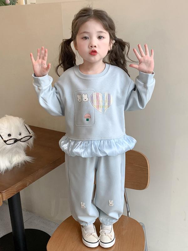 ・カテゴリ: 子供用セットアップ・対象性別: 男女兼用・スタイル: 韓国風・セット内容: トップス、パンツ（2点セット）・対象年齢: 3〜8歳（身長100〜140cm）・袖丈: 長袖・パンツ丈: ロングパンツ・加工: 柔軟加工・厚み: 普通・柄: キャラクター・主な素材: 綿86%・留め具の種類: プルオーバー・カラー展開: ピンク、ブルー・サイズ展開: 90cm、100cm、110cm、120cm、130cm、140cm