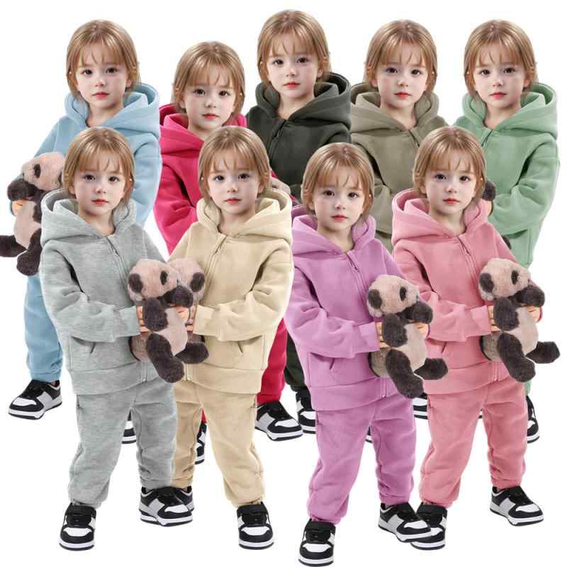 ・カテゴリ: 子供用セットアップ・スタイル: 韓国風・セット内容: トップス、パンツの2点セット・対象: ユニセックス（男女兼用）・対象年齢: 8歳以上、身長140cm以上・袖丈: 長袖・ネックライン: フード付き・パンツ丈: ロングパンツ・生地加工: ソフト加工・生地の厚さ: 極厚・柄: 無地・主な素材: 綿95%・安全基準: B類・着用タイプ: プルオーバー・カラー展開: グレー、ブルー、カーキ、グリーン、グレーカーキ、ブラウン、ダークグレー、ピンク、ローズレッド、パープル・サイズ展開: 90cm、100cm、110cm、120cm、130cm、140cm、150cm