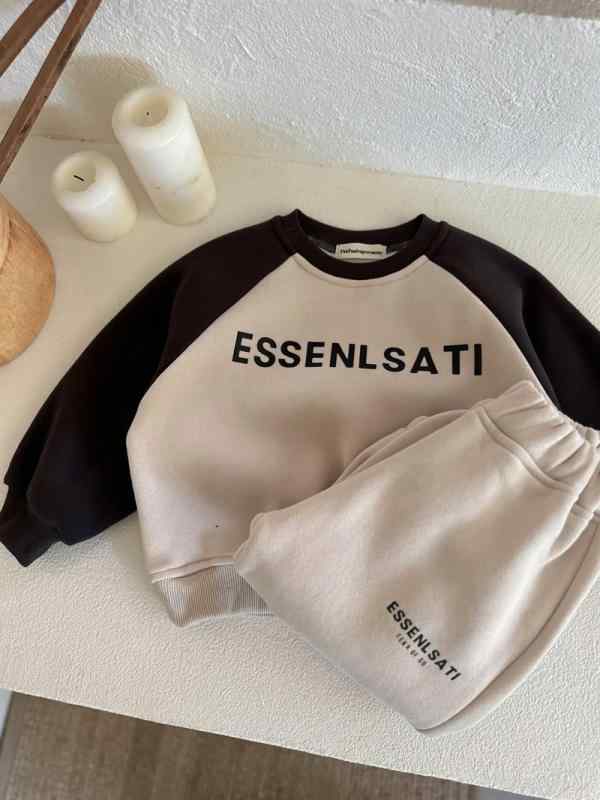 キッズ スウェット 上下セットアップ 男の子 女の子 裏起毛 トレーナー ロングパンツ 2点セット 子供服 ベビー 部屋着 通園 通学 お出かけ 防寒 暖かい 動きやすい ロゴ 韓国風 おしゃれ 秋 冬