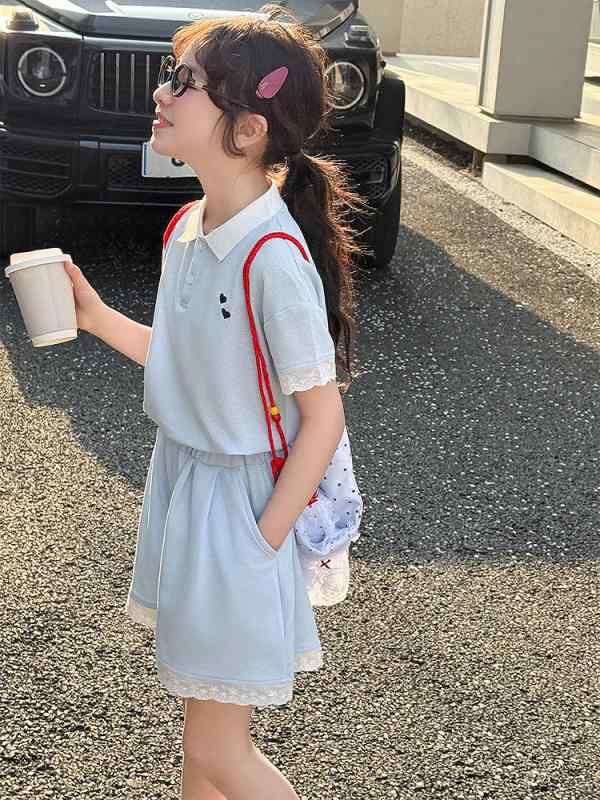 ・カテゴリ: 子供用セットアップ・スタイル: カジュアル・セット内容: トップス、パンツ・ネックライン: クルーネック・袖丈: 半袖・パンツ丈: ショートパンツ・柄: 無地・主な素材: 綿 72.1%・カラー展開: ライトブルー、グレー・サイズ展開: 120cm、130cm、140cm、150cm、160cm、170cm
