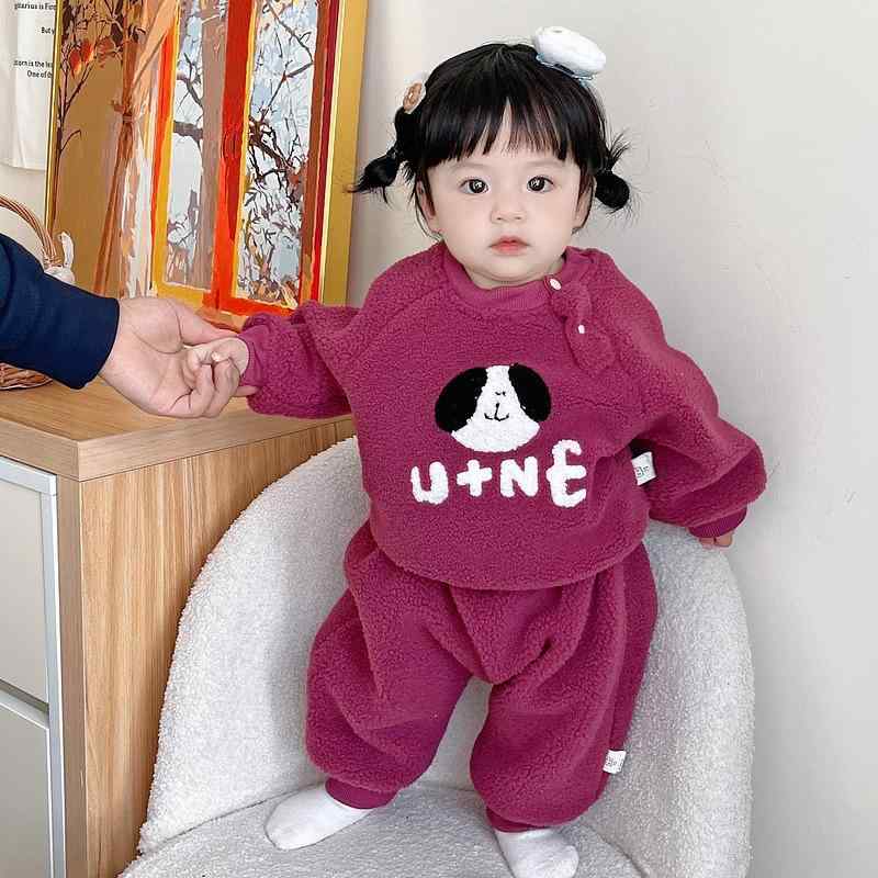ベビー服 セットアップ 上下セット スウェット 男の子 女の子 キッズ 長袖 裏起毛 厚手 保暖 防寒 カジュアル お出かけ 旅行 おしゃれ 秋冬 もこもこ フードなし トップス パンツ