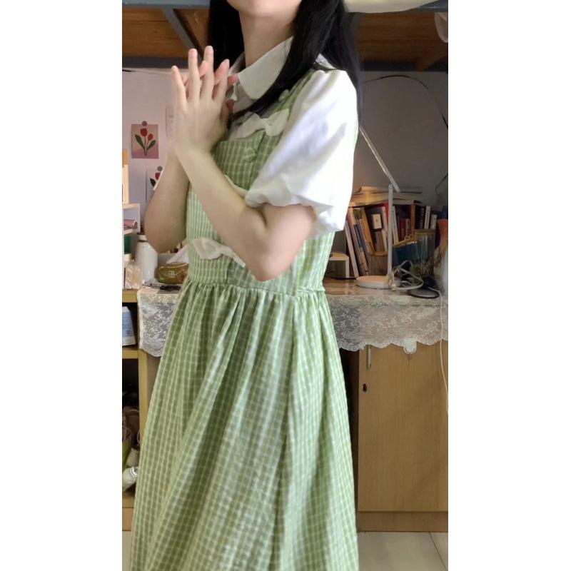 ・カテゴリ: 连衣裙・スタイル: 街头风・主な素材: 麻・ネックライン: 娃娃领・袖丈: 短袖・袖型: 飞飞袖・裙长: 中长裙・裙型: 荷叶边裙・デザイン: 蝴蝶结・カラー展開: 黄色假两件连衣裙、绿色假两件连衣裙・サイズ展開: S、M、L、XL