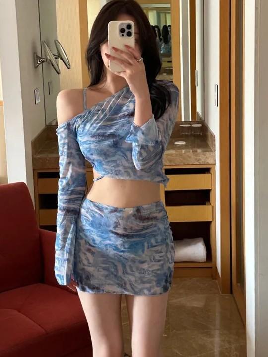 ビキニ 水着 レディース セパレート ラッシュガード オフショルダー タイダイ スイムウェア 4点セット 体型カバー 露出控えめ 20代 30代 紫外線対策 UVカット 海 ビーチ プール 旅行 おしゃれ かわいい putera-10510871 GRATIQUE MIEI パッケージ画像