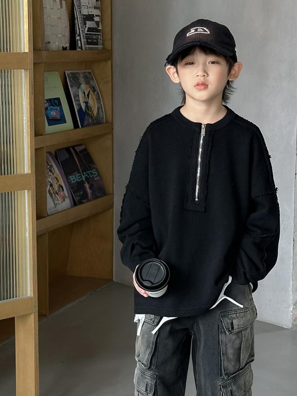 ・カテゴリ: キッズパーカー・対象性別: 男の子・スタイル: 韓国風・対象年齢: 中大童（8歳以上、身長140cm以上）・生地加工: 柔軟加工・柄: 無地・厚み: 普通・袖丈: 長袖・着用方式: プルオーバー・フード: フードなし・デザイン要素: トレンド・素材: 綿混紡・主な素材成分: ポリエステル85%・安全基準: B類・裏地タイプ: ポリエステル裏地・カラー展開: アイボリー、ブラック・展開サイズ: 120cm、130cm、140cm、150cm、160cm、170cm