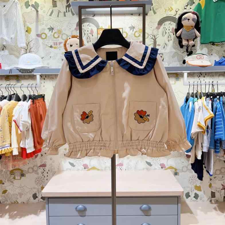 ・カテゴリ: キッズアウター、ジャケット、コート・対象性別: 女性・対象年齢: 中小童（3〜8歳、100〜140cm）・襟型: 折り襟・スタイル: 韓国風・柄: 無地、アニメ、花柄・厚み: 普通・生地加工: 柔軟加工・フード: フードなし・テイスト: ナチュラル、アニメ、キュート・袖丈: 長袖・留め具の種類: ファスナー・主な素材: ポリエステル100%・カラー展開: アイボリー・対応身長: 90cm、100cm、110cm、120cm、130cm・着丈: ショート丈