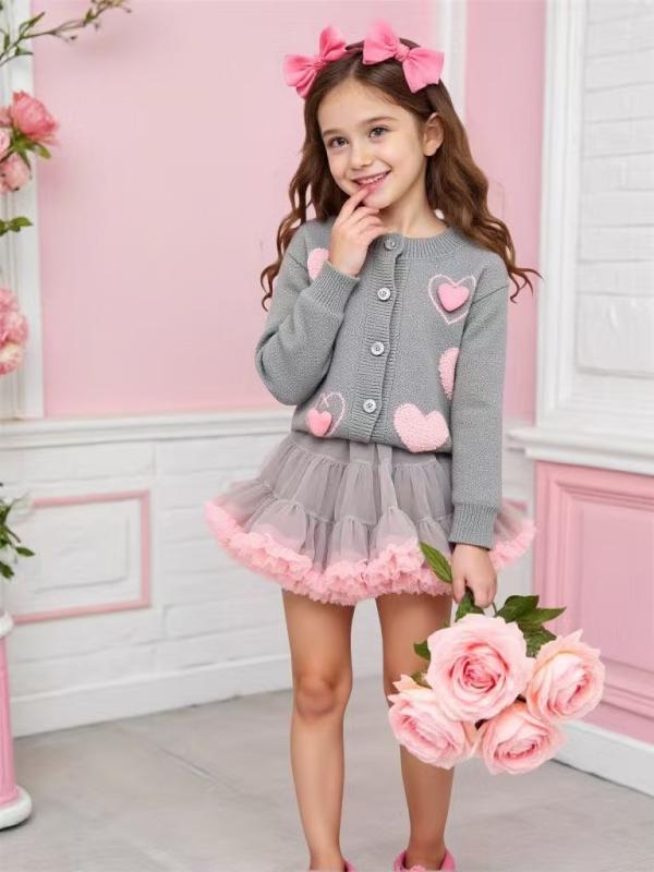 ・カテゴリ: 子供用セーター・スタイル: カジュアル、キュート・対象: ガールズ・生地加工: ソフト加工・対象年齢: 中小童（3～8歳、100～140cm）・毛糸の太さ: 太字毛糸・厚み: 普通・袖丈: 長袖・ネックライン: クルーネック・柄: 無地・主な素材: ポリエステル100%・カラー: グレー・対応身長: 90cm、100cm、110cm、120cm、130cm