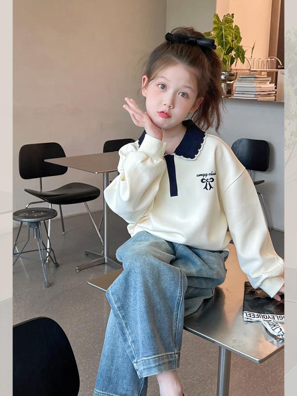 ・カテゴリ: キッズパーカー・対象性別: 女の子・スタイル: 韓国風・生地加工: 柔軟加工・柄: 無地・厚さ: 普通・袖丈: 長袖・着用スタイル: プルオーバー・フード: フードなし・デザイン要素: 英字・素材: 綿・主な素材の割合: 65.5%・安全基準: B類・カラー展開: アイボリー・サイズ展開: 110cm、120cm、130cm、140cm、150cm、160cm、170cm