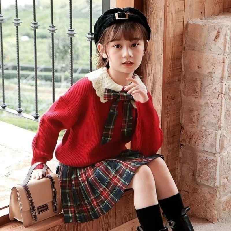 ・カテゴリ: 子ども用セーター・性別: 女児・スタイル: スクール風・袖丈: 長袖・ネックライン: 襟付き・柄: 無地・カラー展開: レッド・サイズ展開: 120cm、130cm、140cm、150cm、160cm、170cm