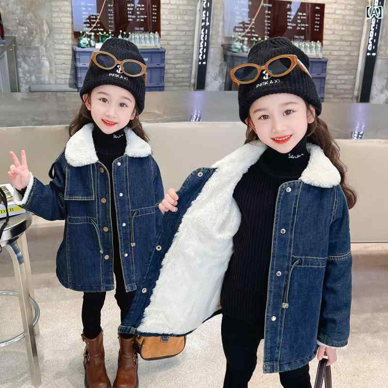 ・カテゴリ: キッズコート・ジャケット・アウター・対象性別: 女の子・対象年齢: 中小童（3～8歳、100～140cm）・ネックライン: 翻り襟・スタイル: 韓国風・柄: 無地・厚さ: 極厚・生地加工: 柔軟加工・フード: フードなし・袖丈: 長袖・安全基準: B類・生地名: デニム・裏地素材: ポリエステル100%・留め具: シングルブレスト・主素材: 綿75%・デザイン: ベルトなし・カラー展開: ブルー・サイズ展開: 90cm、100cm、110cm、120cm、130cm、140cm、150cm・着丈: ショート丈・インナータイプ: ポリエステルインナー